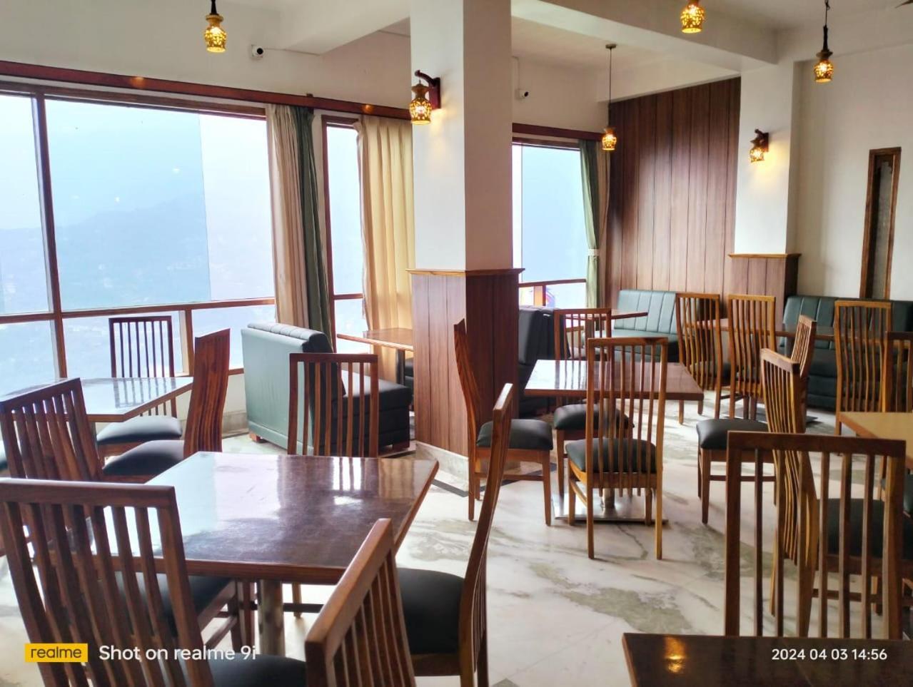 ホテル Tashi Palace ガントク エクステリア 写真